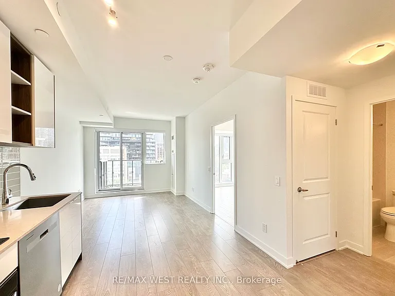 543 Richmond St W #808 — Photo 2