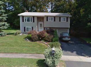 27 Flower Dr, Hamden, CT 06518