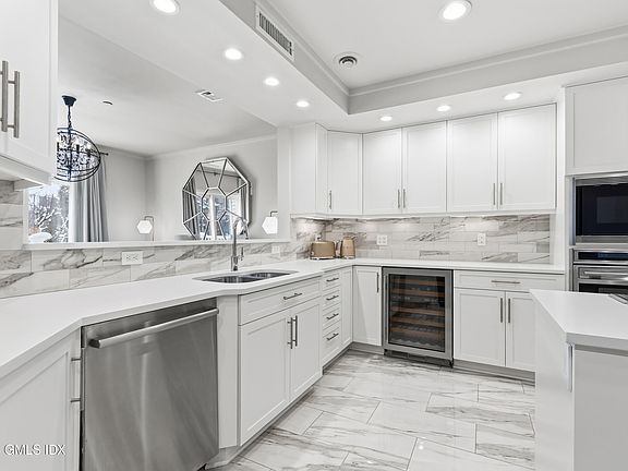 4th image of 51 Forest Ave APT 13