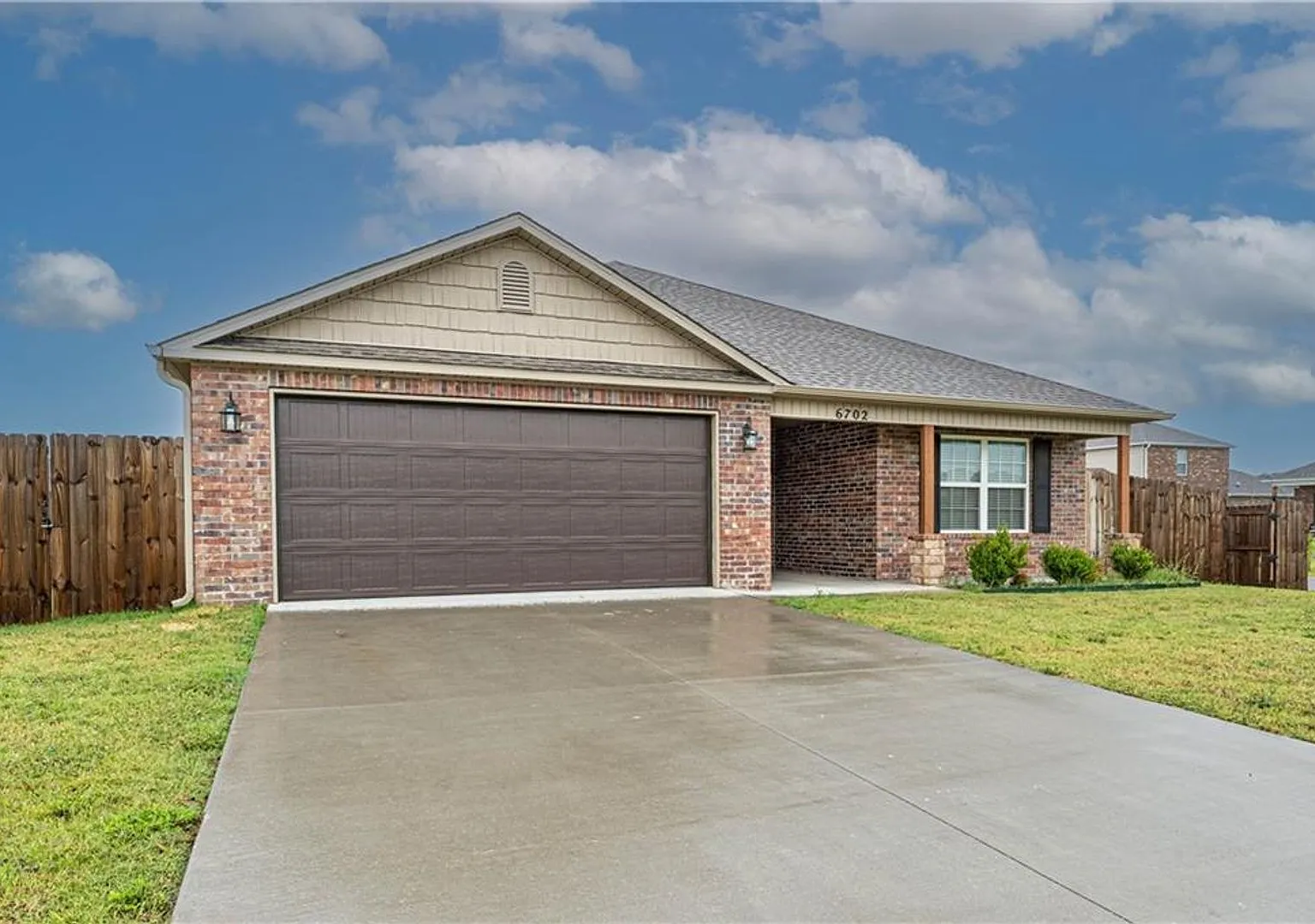 This beautiful four-bedroom, two-bathroom rental includes all appliance and fenced yard for enter... — Photo 1