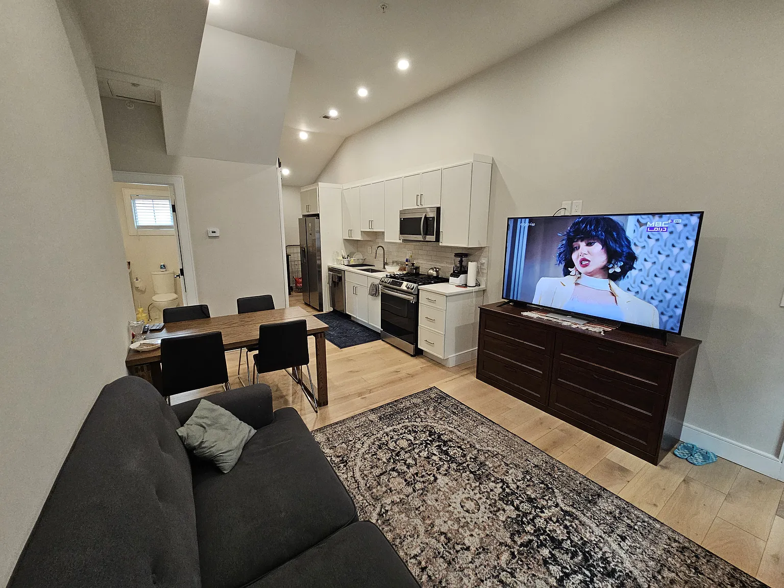 1 bed, 750 sqft, $2,700 — Photo 2
