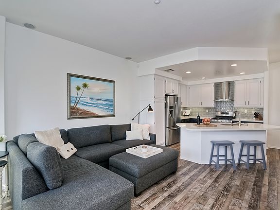 2nd image of 2746 Escala Cir