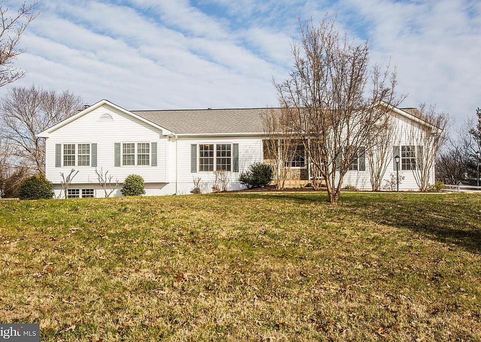 Absolutely GORGEOUS 3 Acre Lot In Crown Manor!