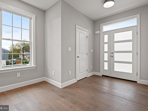 5th image of 429 Hillside Ave
