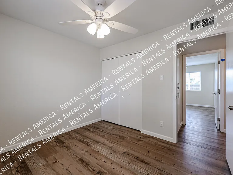 13861 N 48th Ave — Photo 17