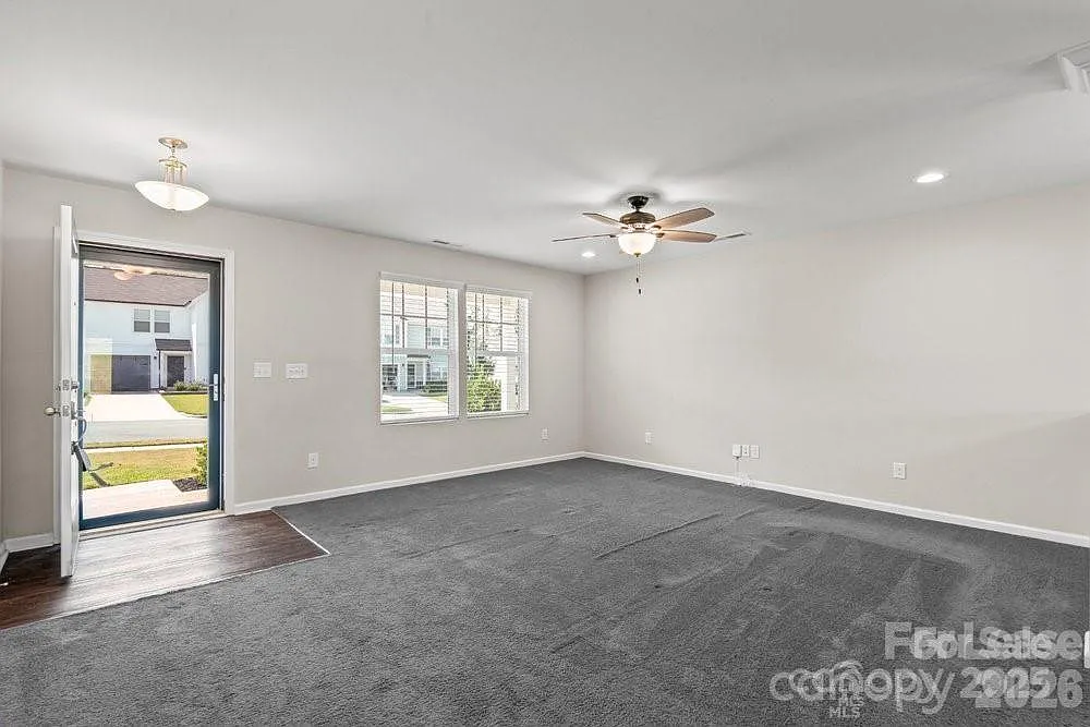 3 bed, 2.5 bath, 2064 sqft, $2,100 — Photo 2