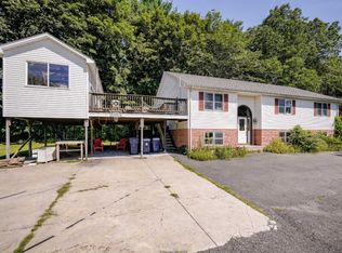 39 Valley Ln, Amherst, MA 01002