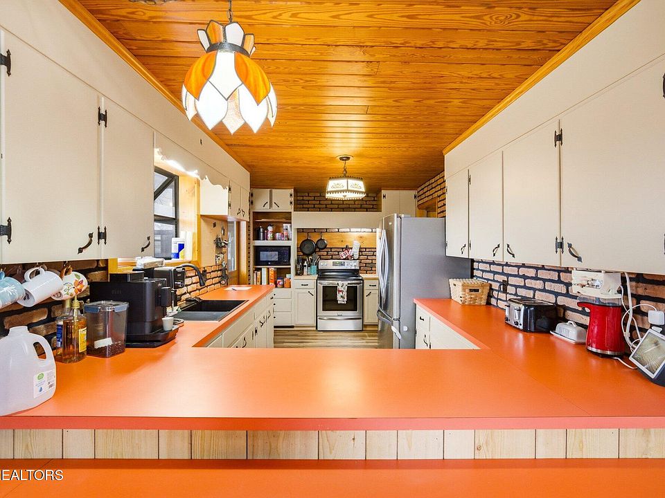 7th image of this home