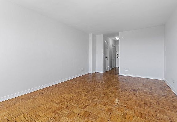 4th image of 200 E 15th St APT 17B
