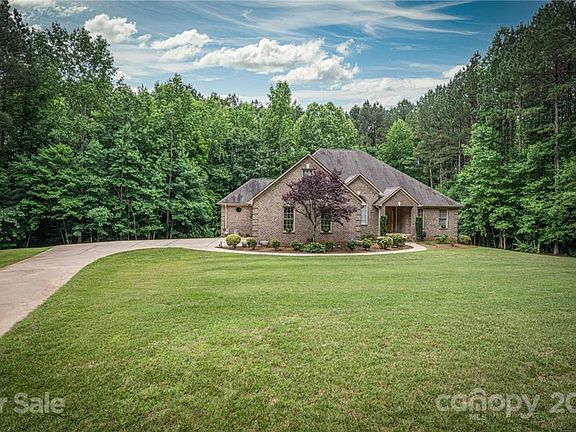 3rd image of 539 Meadow Wood Ln
