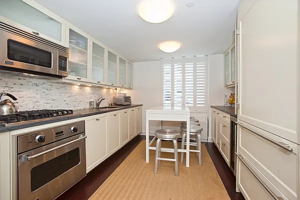 Sold by R New York | media 12
