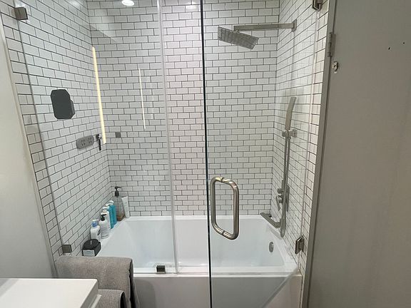 5th image of 5412 Lindley Ave Unit 220