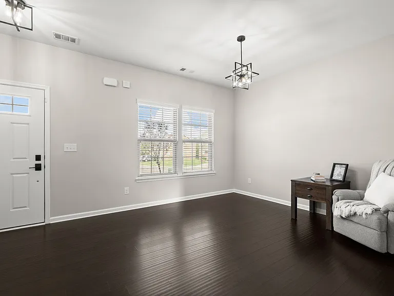 457 Goodman Dr — Photo 6