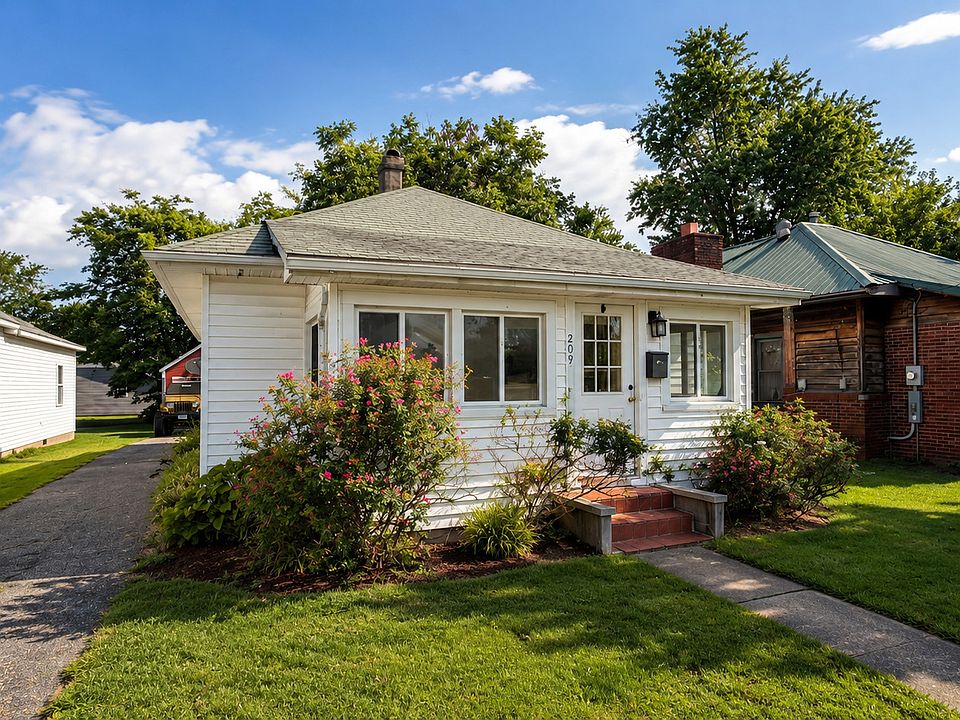 1st image of 209 W 19th St