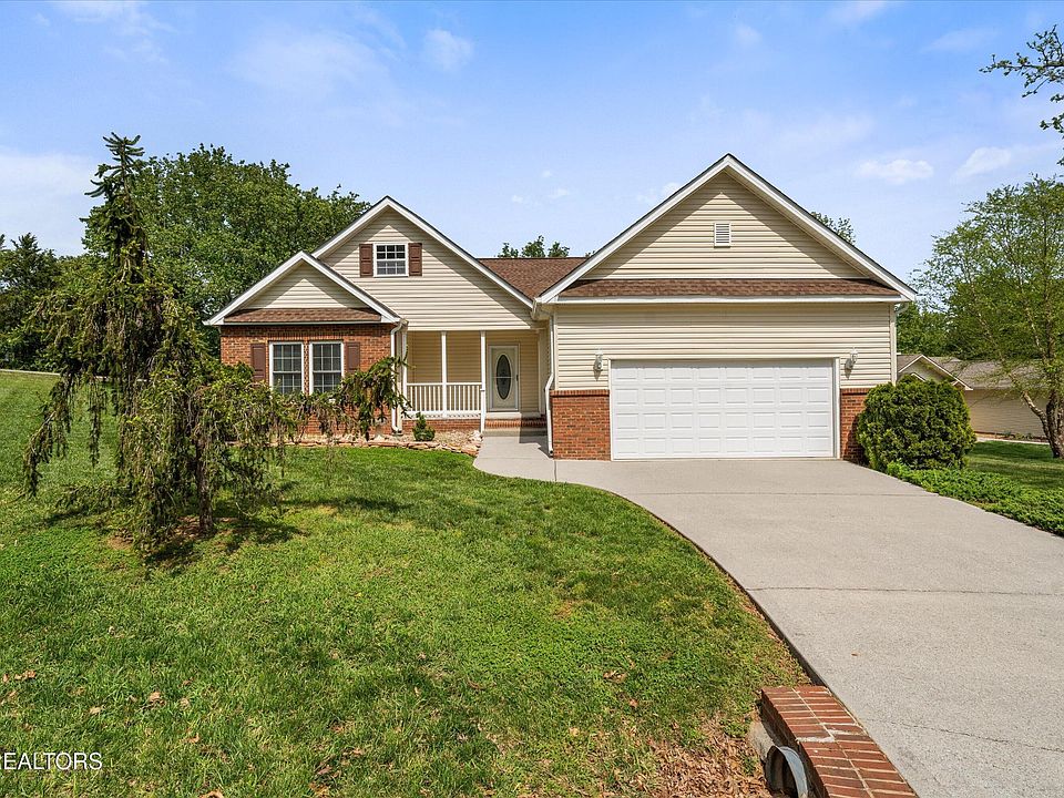 1st image of 102 Chaloni Ln