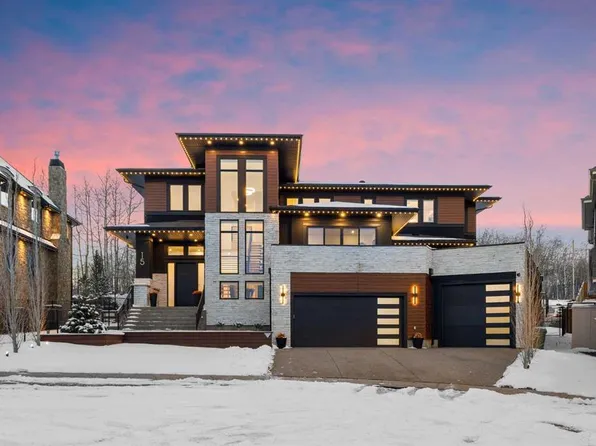 15 E Elveden Pl SW, Calgary, AB T3H 0L1