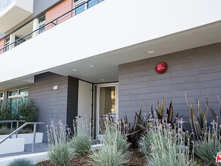 938 S Orange Grove Ave #405 — Photo 1