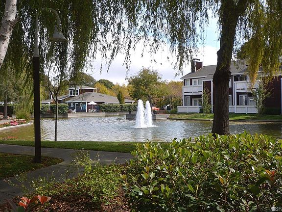 3rd image of 141 Bayside Ct