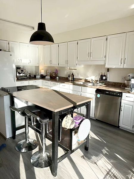 Surrey House for rent - 4 Bedrooms — photo 3