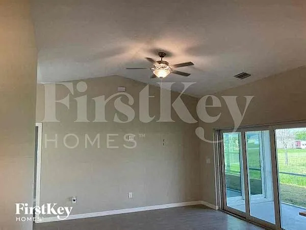 4 bed, 2.0 bath, 1614 sqft, $2,175 — Photo 2