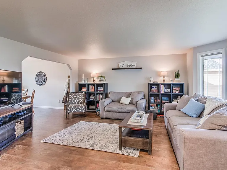108 N Galena St — Photo 4