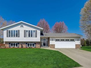 809 Spahn Dr, Waunakee, WI 53597