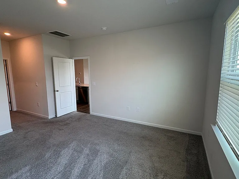 130 Fenwick Dr — Photo 9