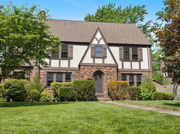 397 Quaker Lane North, West Hartford, CT 06119