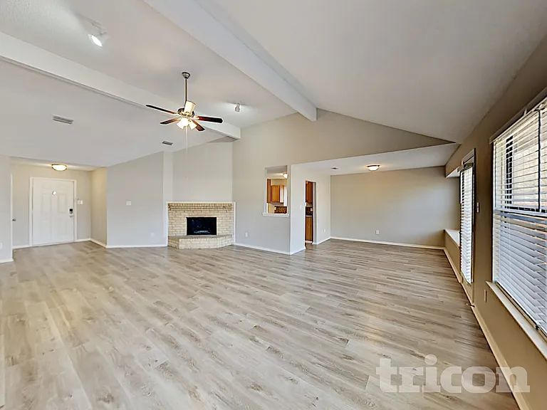 918 Elliott Dr — Photo 4