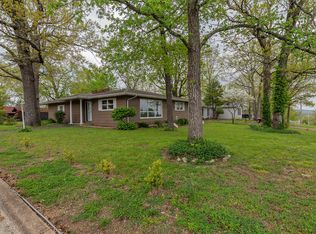 1017 Shawnee Ave, Branson, MO 65616