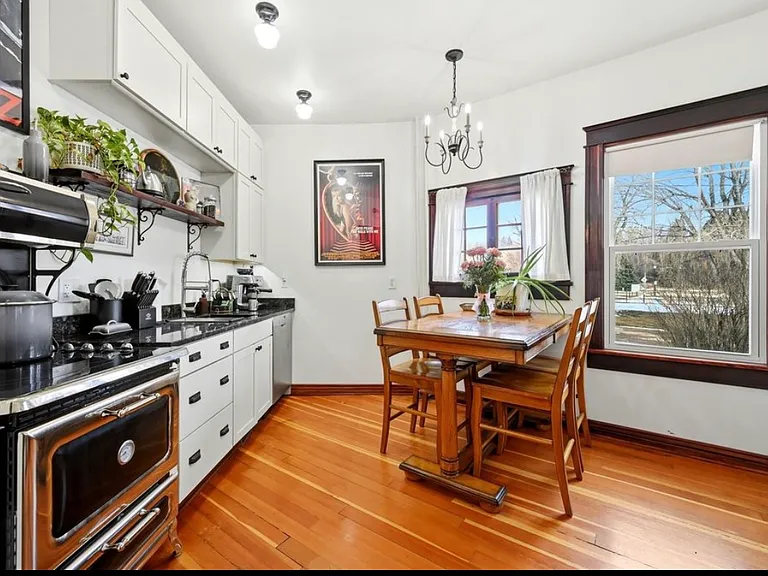 813 W Loucks St #7 — Photo 2