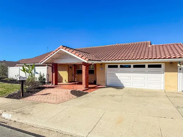 1554 W Country Club Ln, Escondido, CA 92026