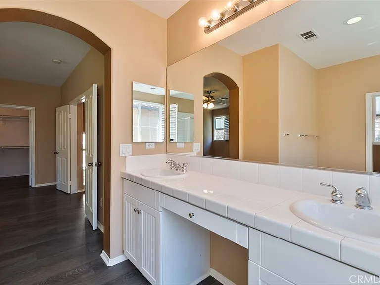 3513 W Hughes Ln — Photo 28