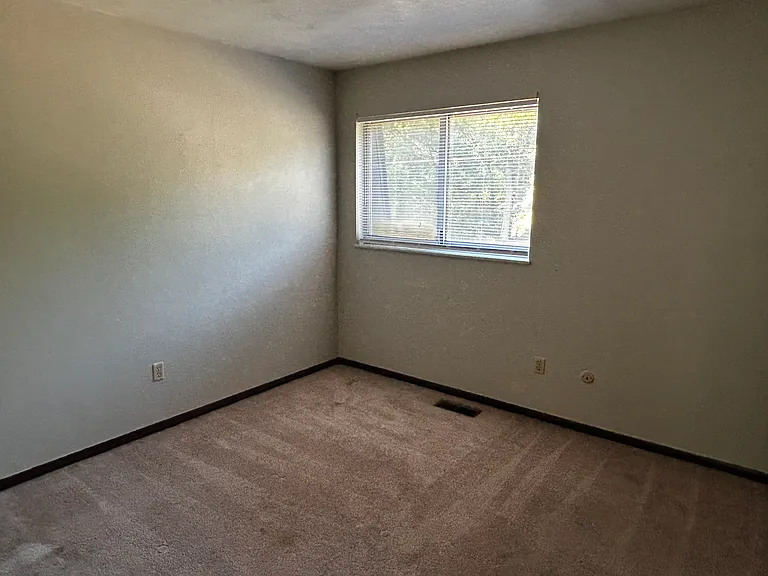 3440 W Richwoods Blvd — Photo 6