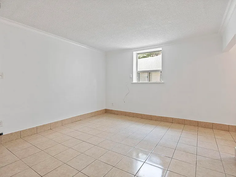 2903 Saint Clair Ave E #BACHELOR — Photo 9