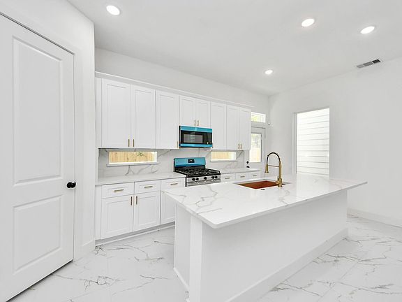 3rd image of 7717 Bowen St