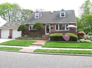 92 Campbell Ave, Oceanside, NY 11572
