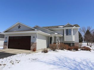 756 Kirche Hill Dr, Carver, MN 55315