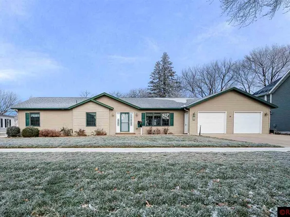 315 E 3rd St, Blue Earth, MN 56013