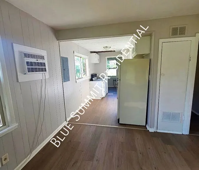 1151 Seminole Ave — Photo 12