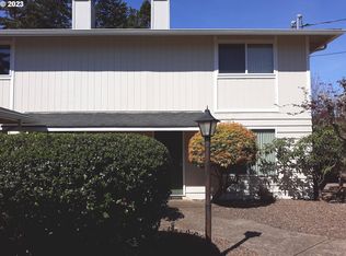 1340 9th St #4, Florence, OR 97439