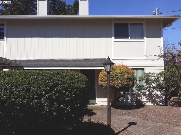 1340 9th St #4, Florence, OR 97439