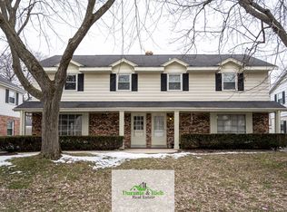 1115 N 118th St, Wauwatosa, WI 53226
