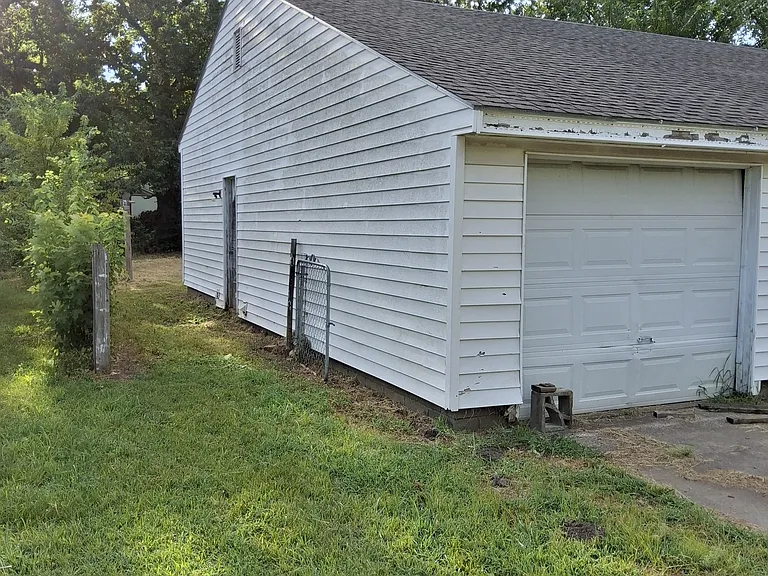 812 N Pawnee Ave — Photo 2