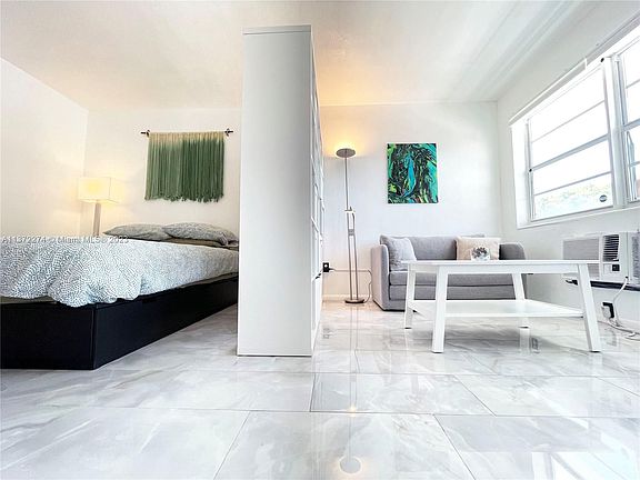 3rd image of 901 10th St APT 12
