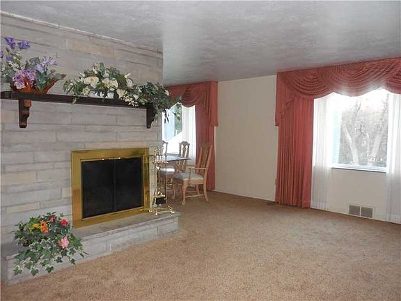 2nd image of 1151 Grandview Dr