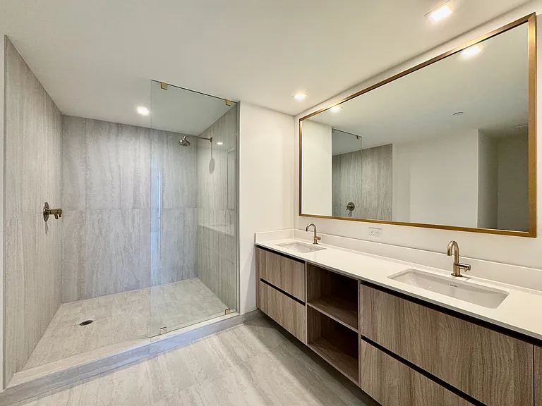 77 SE 5th St #4002 — Photo 7