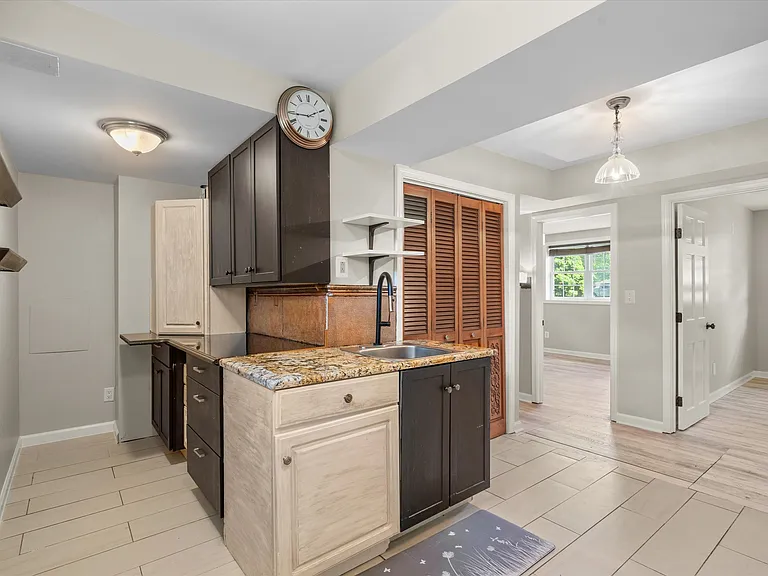 15100 Carlbern Dr — Photo 15