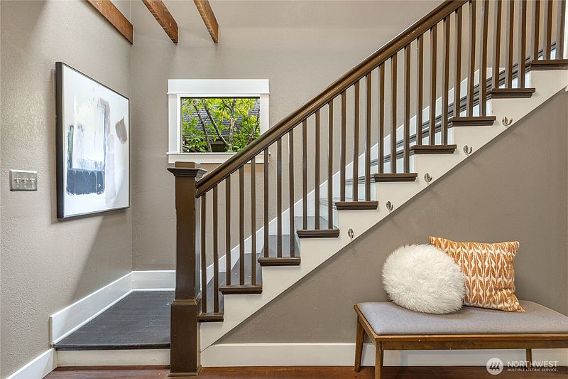 4th image of 2211 E Olive Street