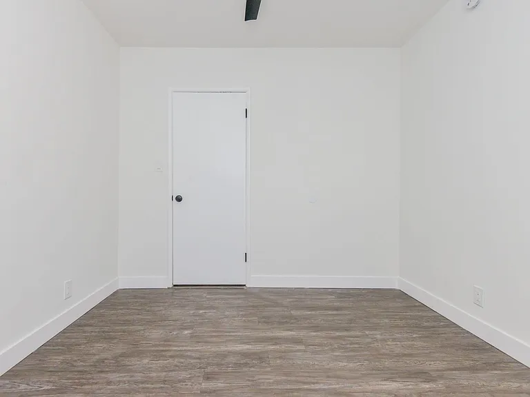 Pullman Lane Residences — Photo 33